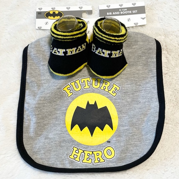 NWT Baby 2PC Batman FUTURE HERO Bib and Bootie Set - Picture 2 of 5